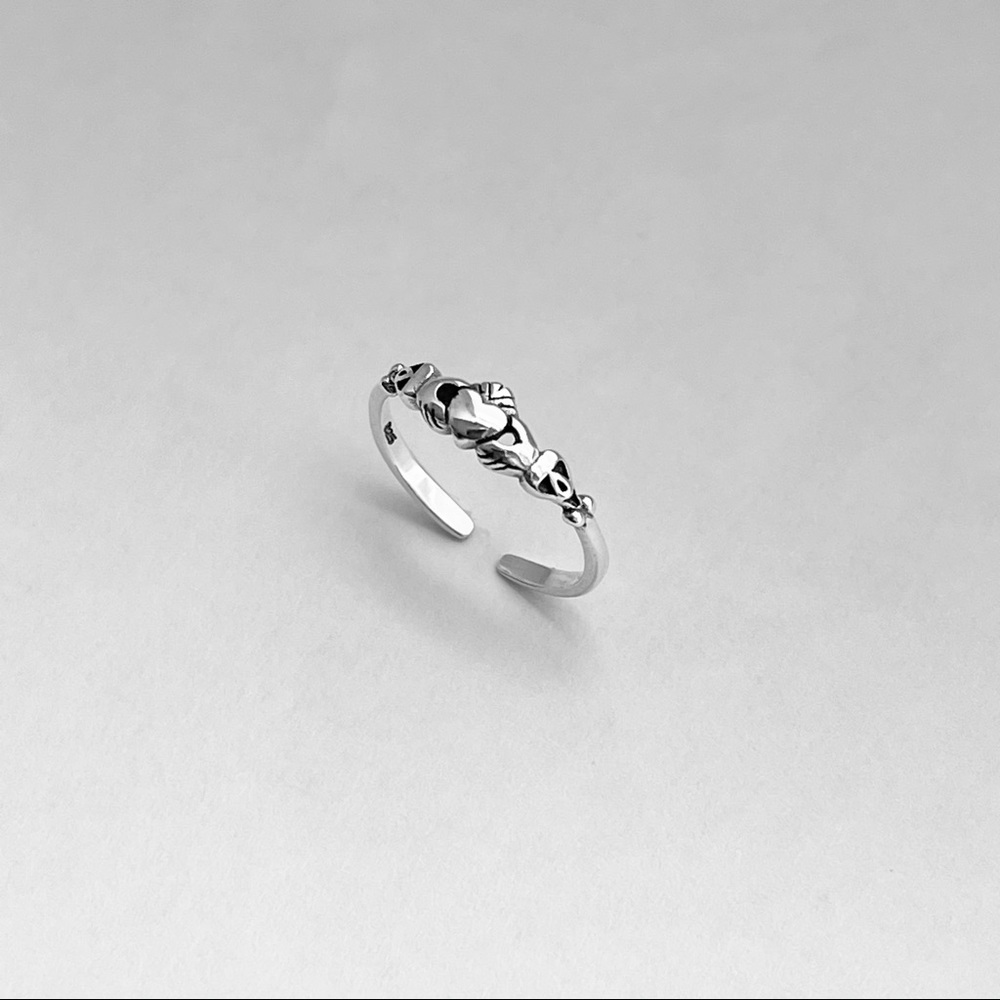 Sterling Silver Tiny Claddagh Toe Ring, Dainty Ir… - image 5